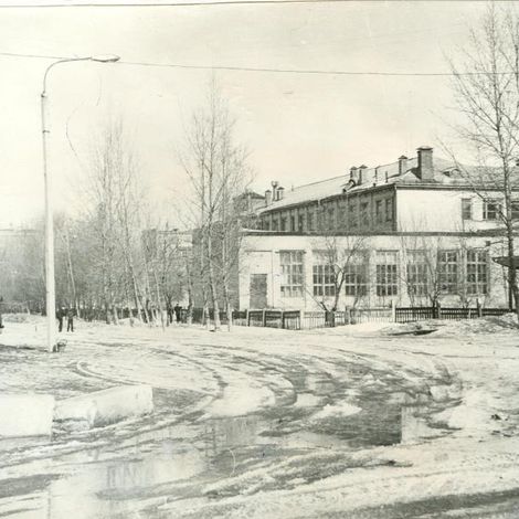 Школа №45 (с 1963г.) вид с ул. Ульяновской